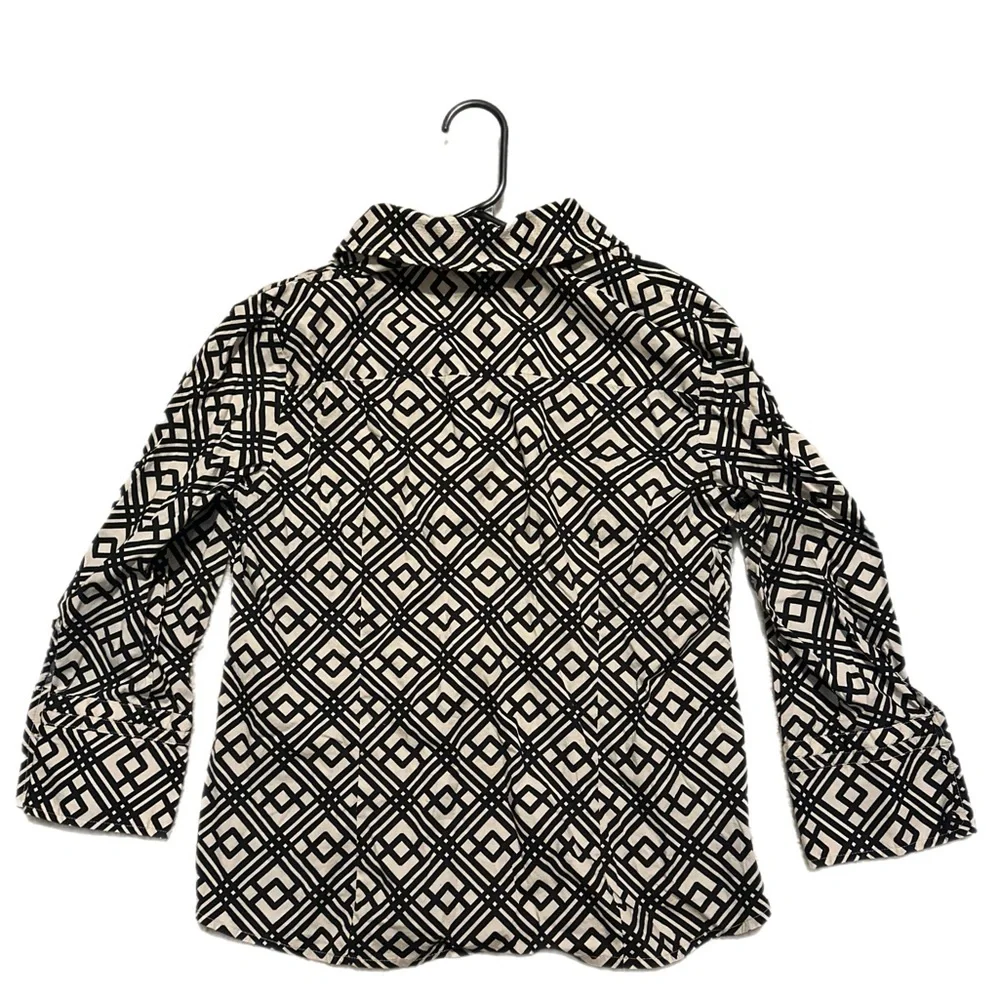 Petite size 10 Alfani blouse/black and cream geometric pattern